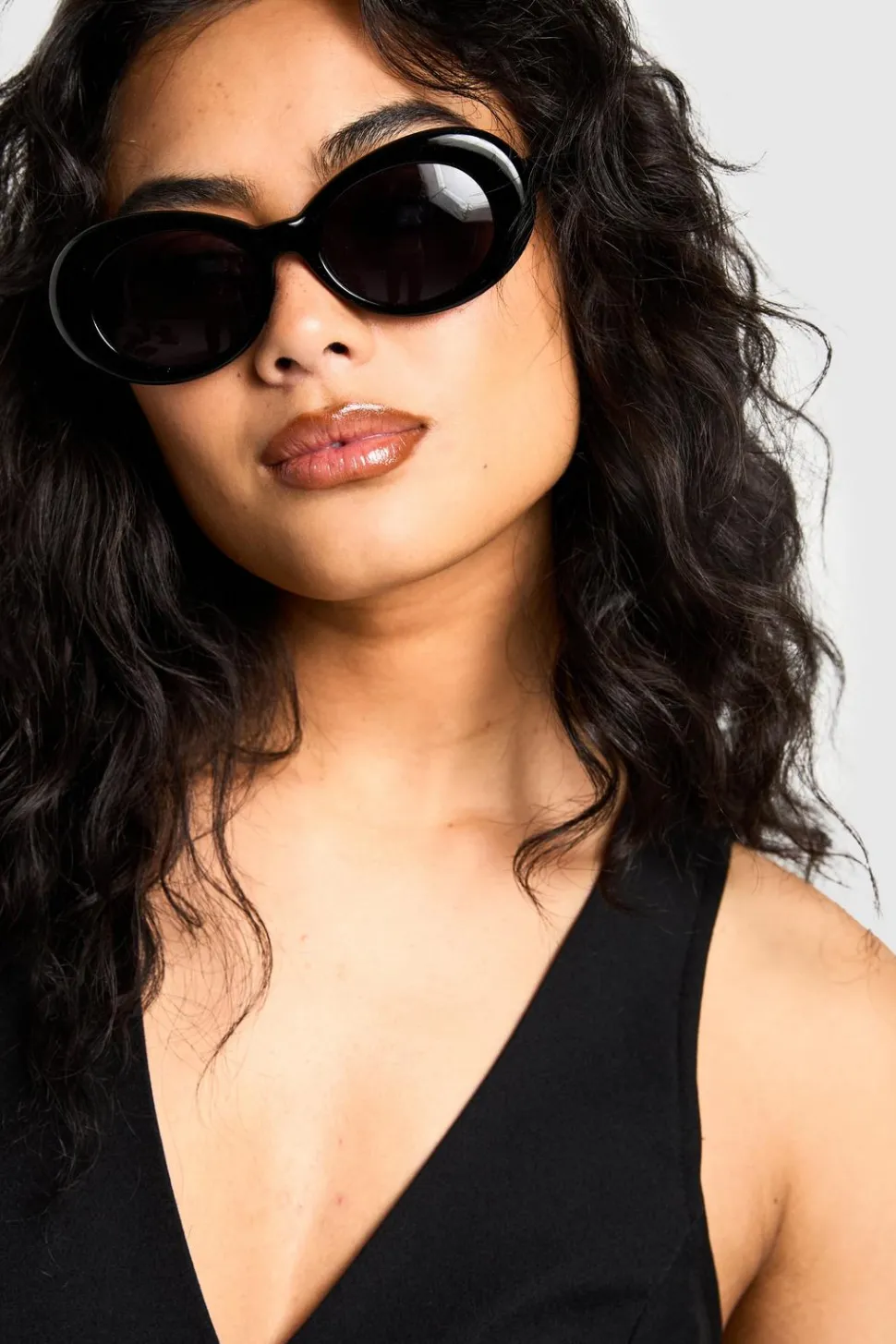 Black Frame Oval Sunglasses | Nasty Gal
