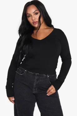 Boohoo Basics Plus Long Sleeve V Neck T-Shirt | Nasty Gal