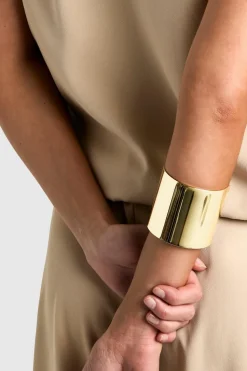 Gold Cuffed Bangle | Nasty Gal