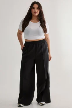 Plus Tailored Contrast Piped Joggers | Nasty Gal
