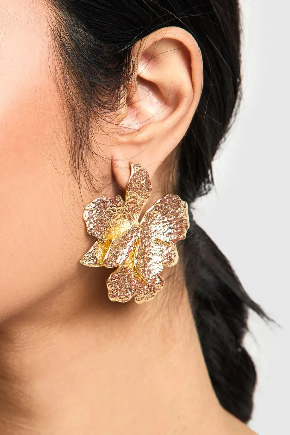 Statement Textured Flower Stud Earrings | Nasty Gal